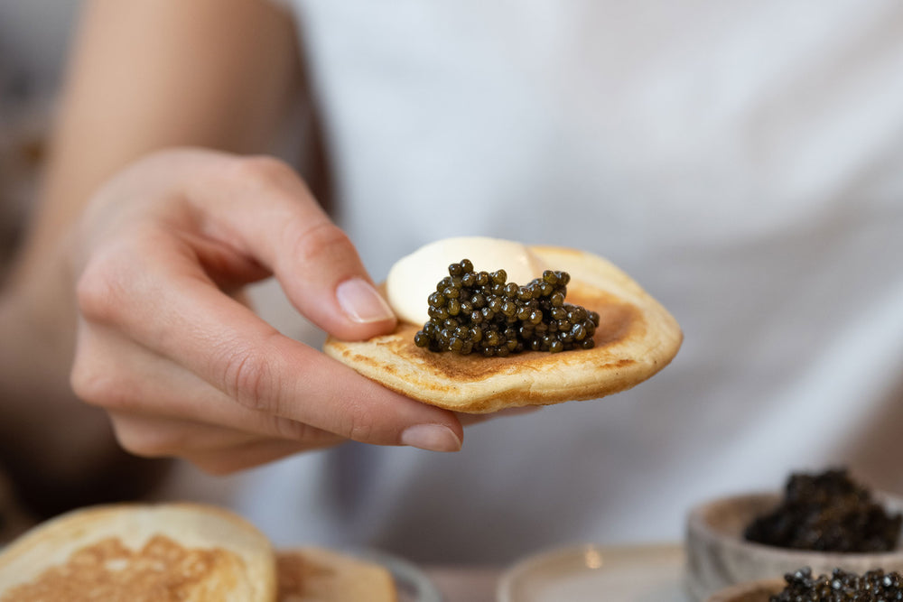 Caviar, blini maison crème