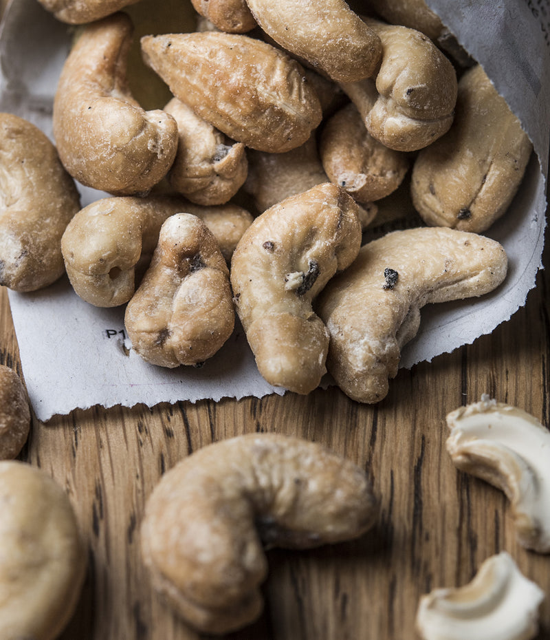 Cashew nuts with black truffle