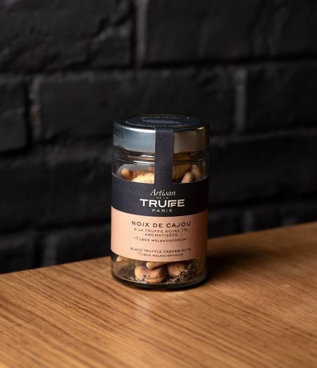 Cashew nuts with black truffle