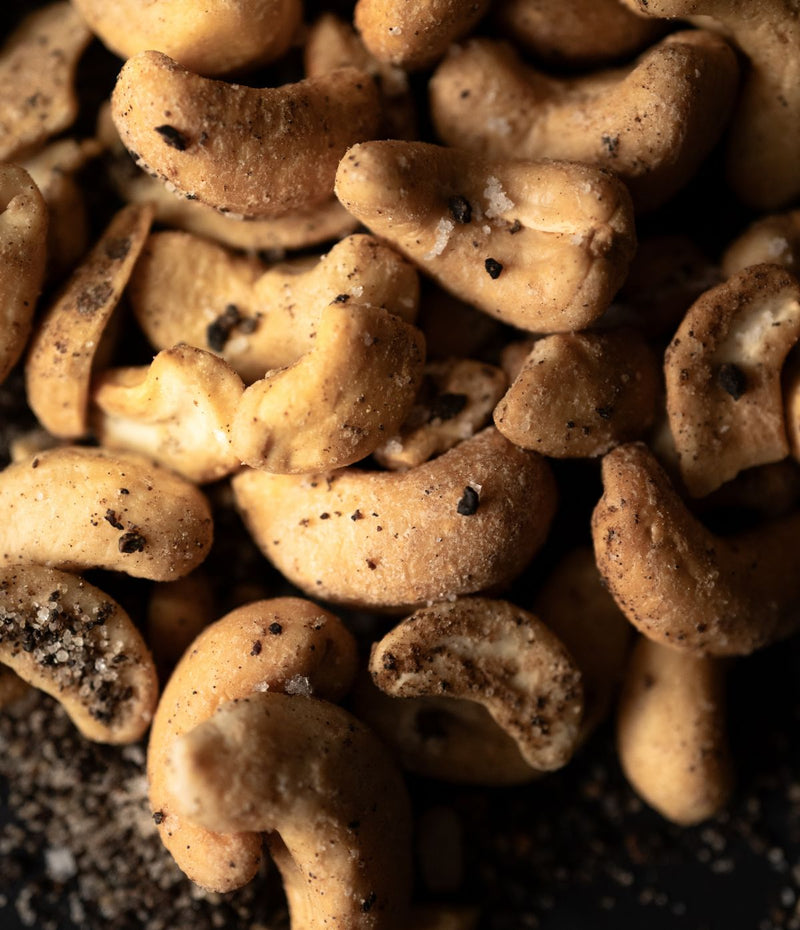 Cashew nuts with black truffle
