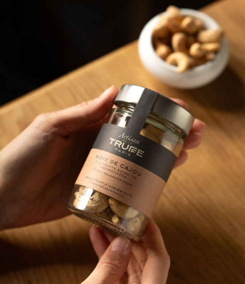 Cashew nuts with black truffle
