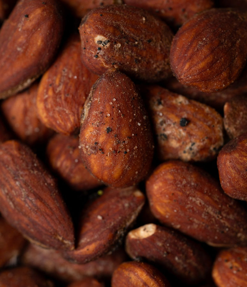 Black truffle almonds