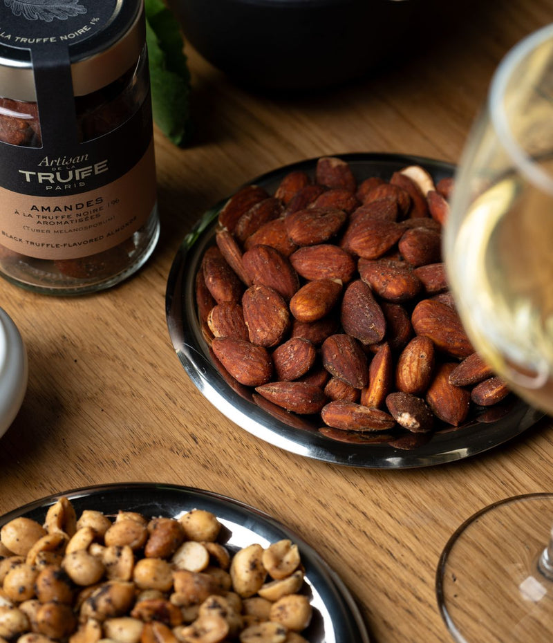Black truffle almonds